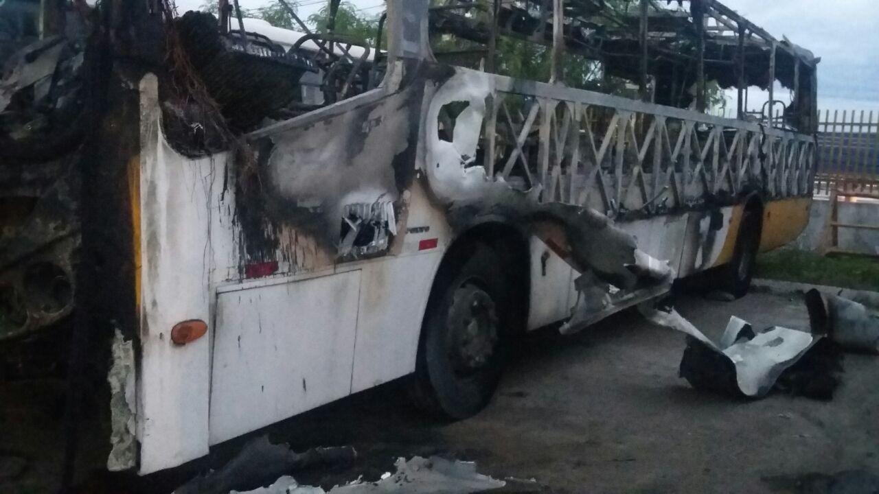  Incêndio a ônibus em Manaus  é ato de terrorismo, dizem empresários