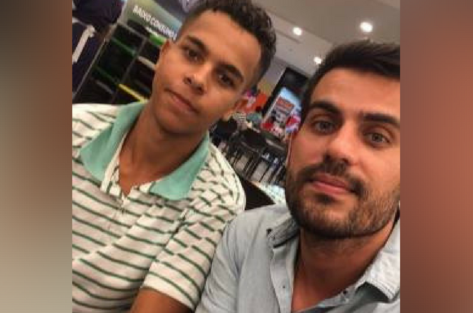 Menino devolve celular perdido e pede emprego como recompensa