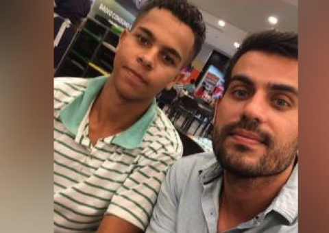 Menino devolve celular perdido e pede emprego como recompensa