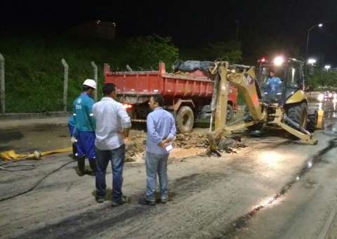 Após rompimento de adutora, água deve voltar às torneiras nesta quinta