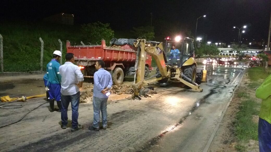Após rompimento de adutora, água deve voltar às torneiras nesta quinta