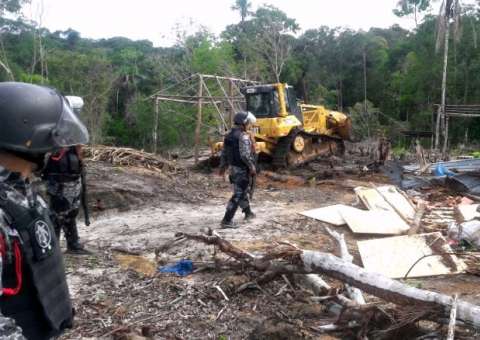 Polícia desocupa área invadida na Zona Norte de Manaus