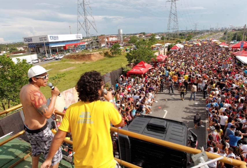 Trânsito ganha esquema especial para desfiles e bandas deste fim de semana
