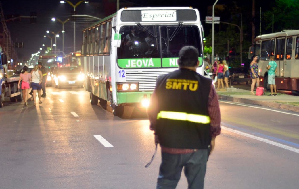 Linhas especiais vão atender folião que for ao sambódromo