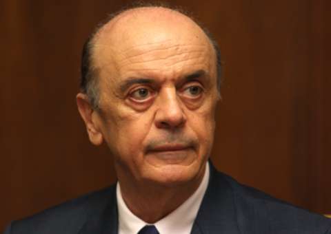 José Serra reassume mandato de senador