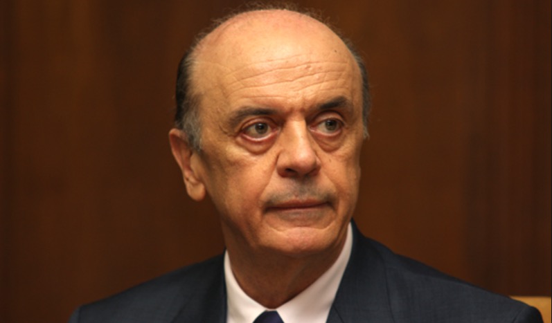 José Serra reassume mandato de senador