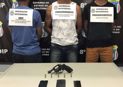 Jovens são presos e adolescente apreendido durante operação da Polícia Civil