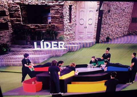 BBB17: Dupla vence liderança em jogo Papa Bolas