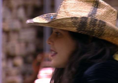 BBB17: Emilly fala da intimidade com Marcos para sisters