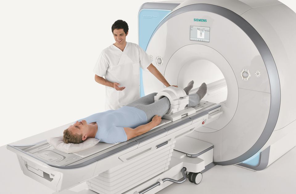 Pessoas com tatuagens devem tomar cuidado com ressonância magnética; Veja por que