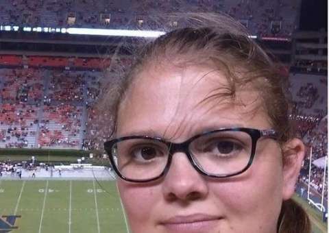 Após passar noite em festa, mulher acorda com ataque de soluços todos os dias