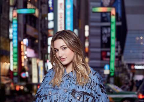 Sasha estrela primeira capa de revista e fala sobre vida longe do Brasil