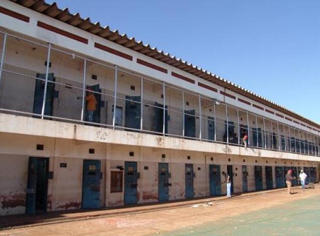 Princípio de rebelião termina com 1 detento decapitado