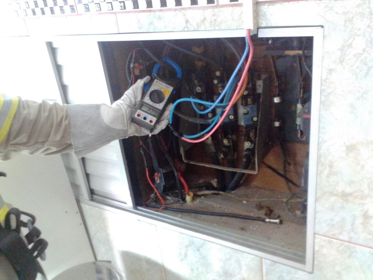 Polícia encontra 'gato' em hotel do Centro de Manaus