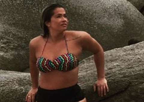  Com 15 kg a mais, Fani mostra curvas de biquíni e dispara 'dieta nunca mais'