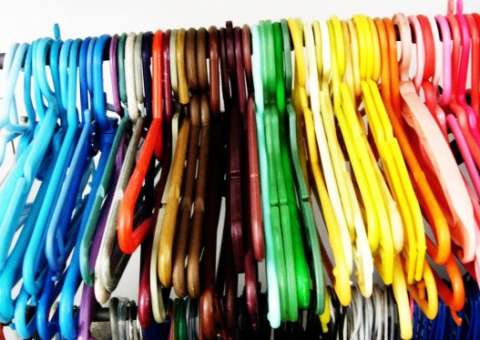 Em Manaus, bazar colaborativo é a opção para quem quer gastar pouco e levar muito