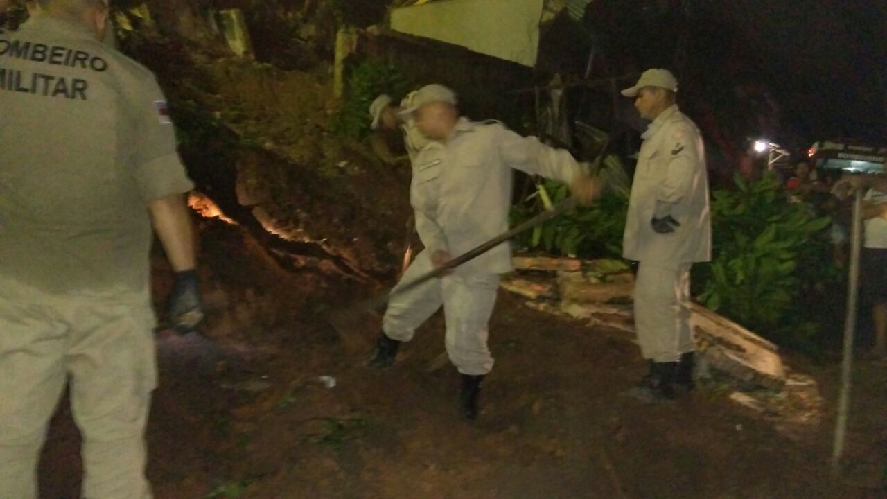  No Amazonas, casa desaba durante chuva e deixa dois mortos 