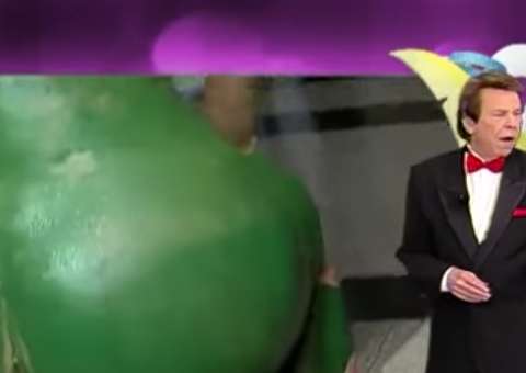   Modelo mostra o ânus em rede nacional ao vivo e choca o Brasil