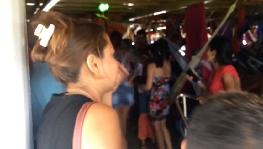 Barco que saiu de Manaus fica à deriva com cerca de 700 pessoas no Amazonas