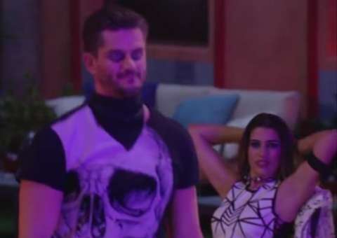 BBB17 -  Brincadeira de Marcos com Vivian faz todos suspeitarem de sentimento reprimido