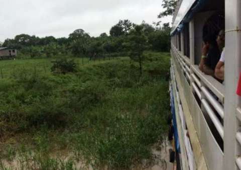 Barco que ficou à deriva com 700 pessoas já está a caminho de Manaus, afirma Marinha