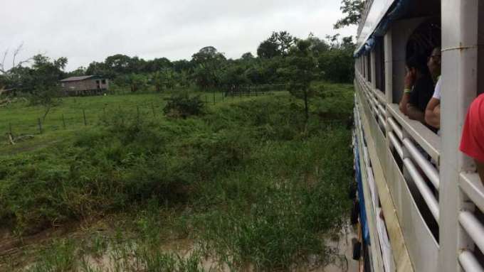 Barco que ficou à deriva com 700 pessoas já está a caminho de Manaus, afirma Marinha