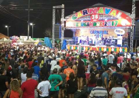 Carnaval do Educandos agita noite dos foliões neste sábado