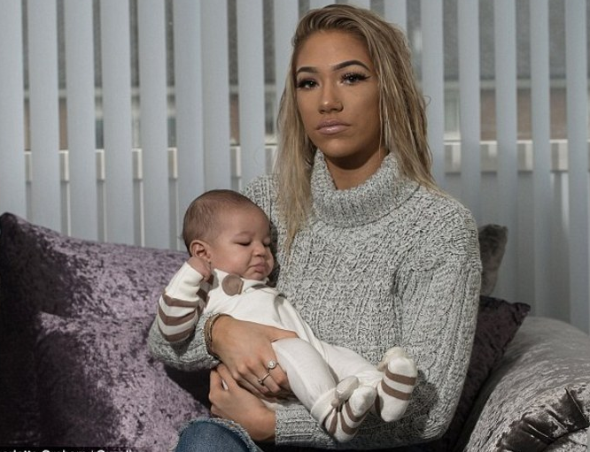 Funcionário de restaurante, proíbe que mãe amamente bebê