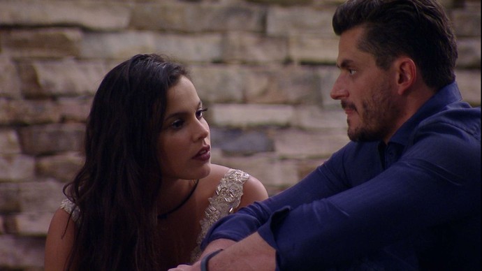  BBB17: Marcos e Emilly brigam feio e brother dispara ‘Você está insuportável’