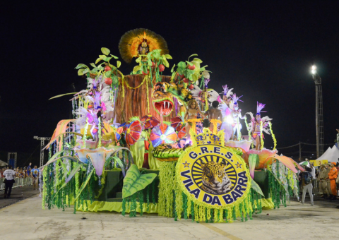 Carnaval 2017: Enredos das escolas de samba encanta público em desfile e campeã será anunciada nesta segunda