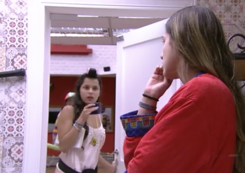 BBB17: Emily flagra Marcos e Vivian juntos na despensa e sister reage de maneira inesperada