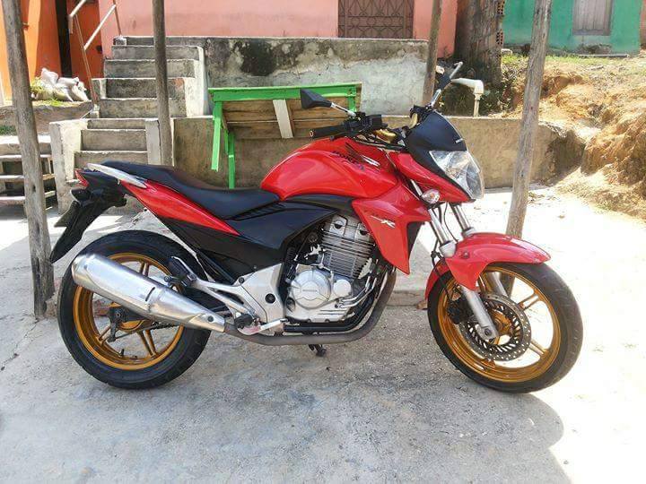 Durante o trabalho, homem tem moto roubada por dupla em Manaus