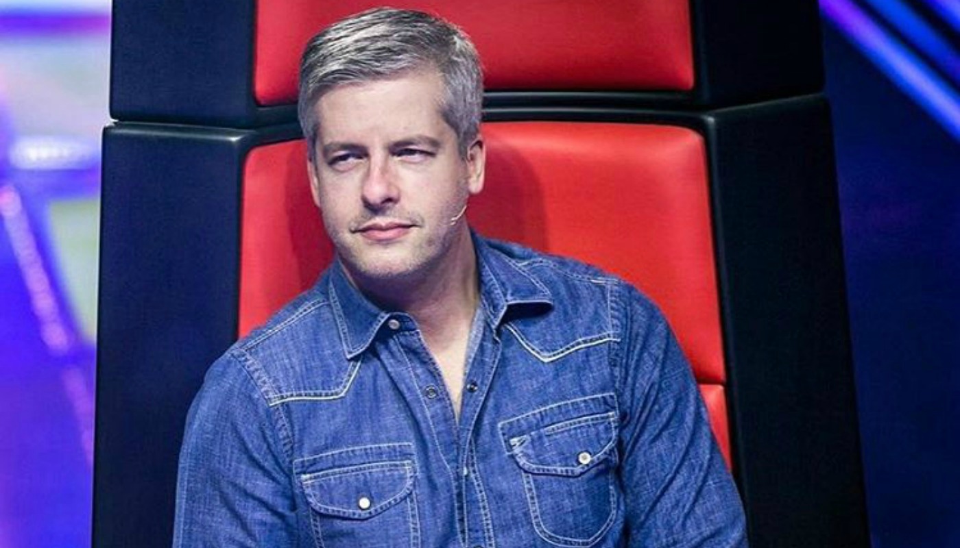 Após escândalo de suposta agressão, cantor Victor nega tudo