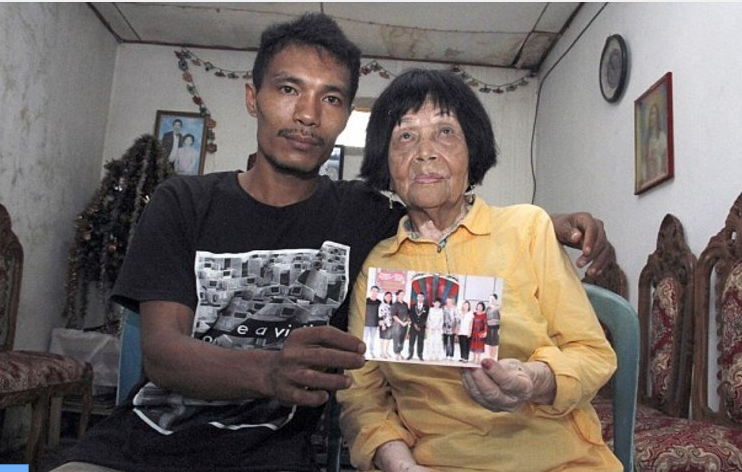 Jovem de 28 anos e senhora de 82 conversam por horas e tomam decisão inesperada