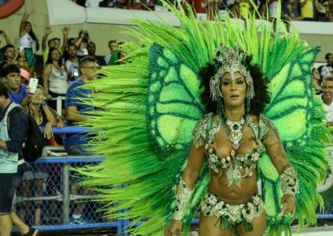 Para aparecer nos holofotes, começa clima tenso entre rainha e madrinha de bateria