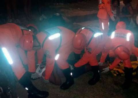 Mulher cai de 3 metros de altura no final do circuito de carnaval