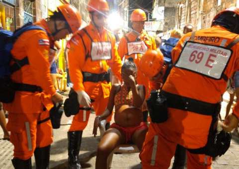   Grávida de gêmeos entra em trabalho de parto em pleno circuito de carnaval 