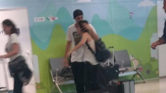 Após negar affair, Tatá Werneck e Rafael Vitti são flagrados aos beijos em aeroporto