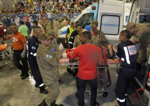 Mulher ferida em acidente na Sapucaí está em estado grave e respira por aparelhos 