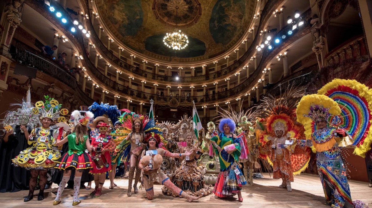 Criatividade e talento marcaram o 14º Concurso de Fantasias e Máscaras no Teatro Amazonas