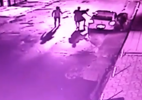 Bandidos aproveitam momento de distração para roubar carro em Manaus