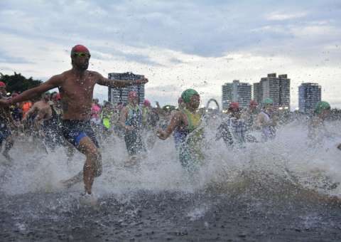 Mixed Relay de Triathlon vai reunir mais de 300 atletas na Ponta Negra neste sábado