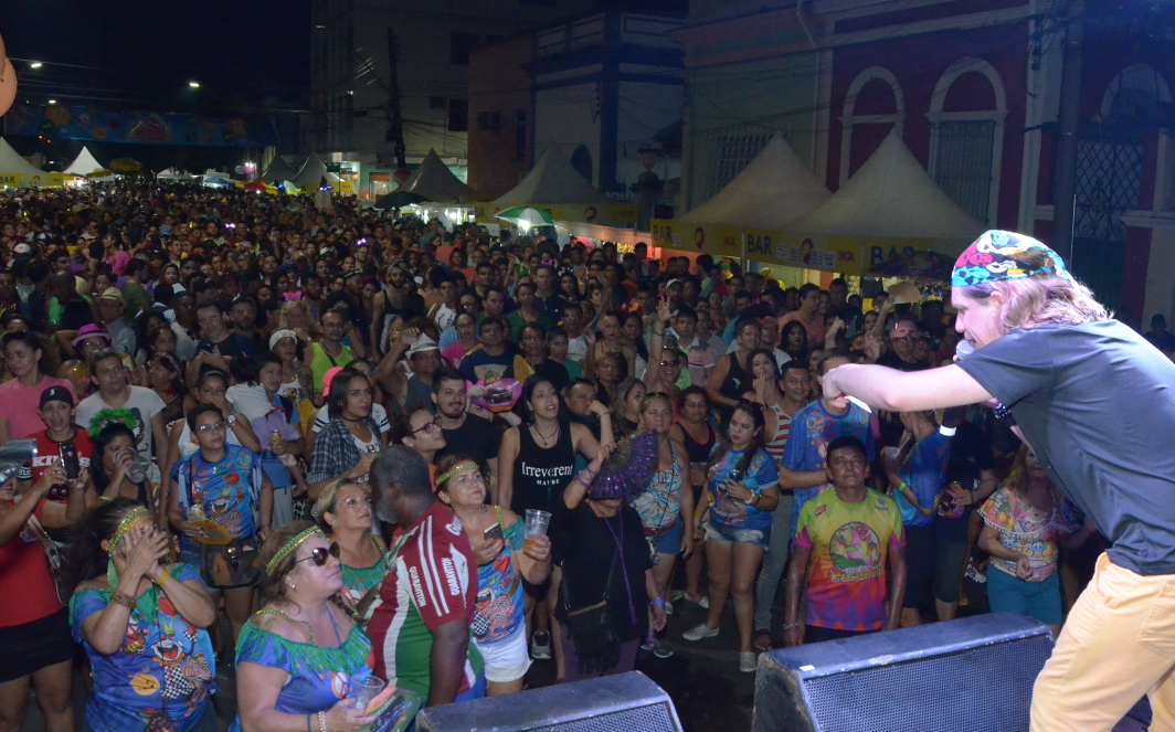 Bloco do Caldeira dá tom saudosista ao Carnaval de rua em Manaus