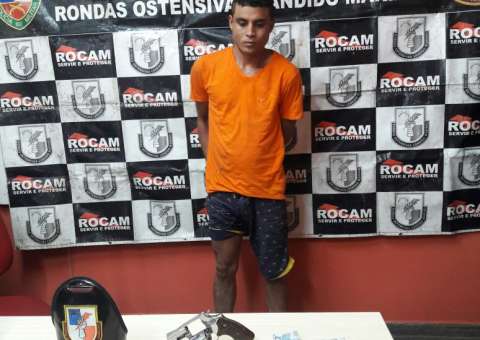 Homem é preso com arma de fogo após tentar fugir da polícia em Manaus 