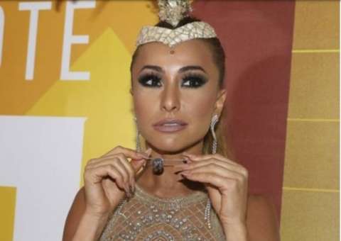 Mãe de Sabrina Sato entrega que casamento da apresentadora está perto