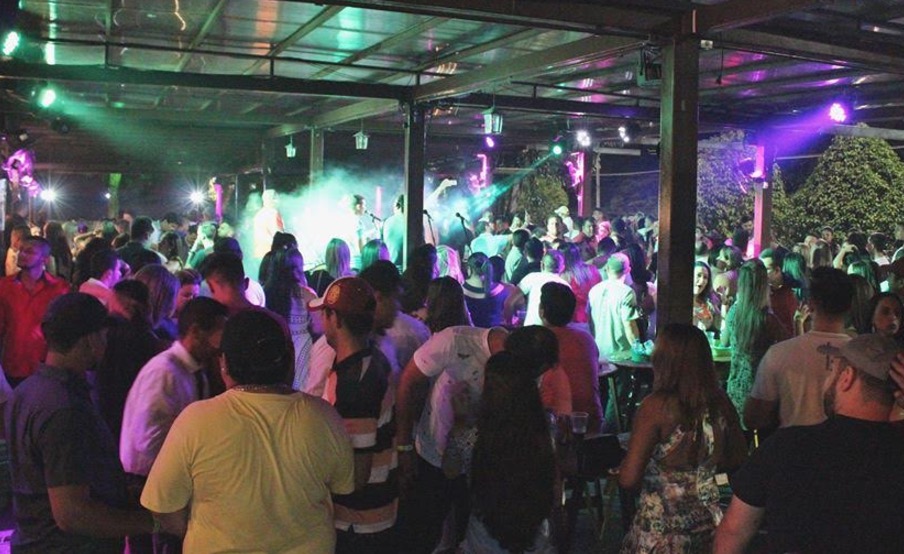 Banda do Pé de serra do Moai agita a véspera de feriado