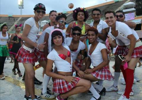 Bloco das Piranhas movimenta sambódromo neste domingo