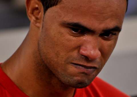 Ex-goleiro Bruno diz que foi abandonado por companheiros do Flamengo após prisão