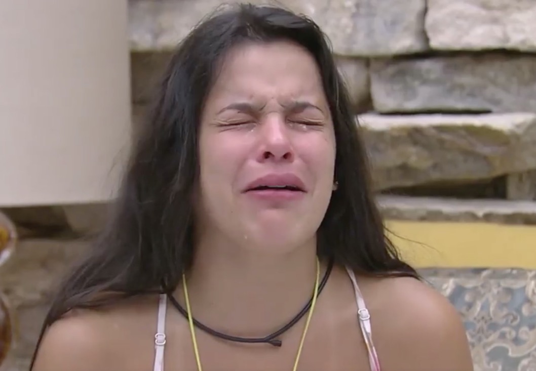  BBB 17: Emilly e Marcos brigam feio e sister fica aos prantos; assista