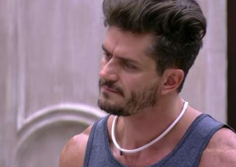 BBB17: Durante briga, Marcos cogita votar em Emilly e justifica “Egoísta”